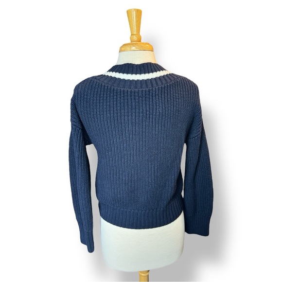 Abercrombie & Fitch Navy and White V-Neck Sweater - Picture 3 of 4